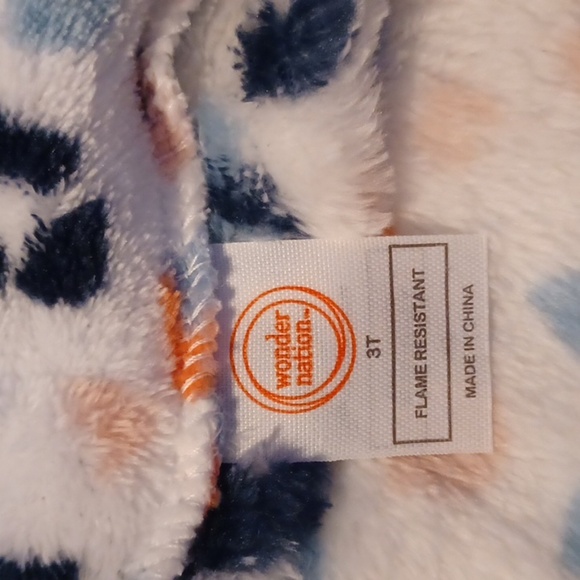 WONDER NATION 3T BATH ROBE, TWO FRONT POCKETS, TIES IN FRONT. - Picture 4 of 6